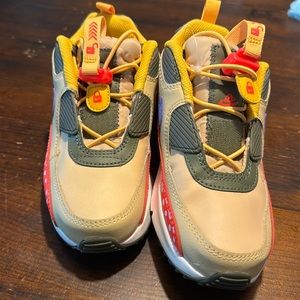 Brand New Nike boys air max 90
